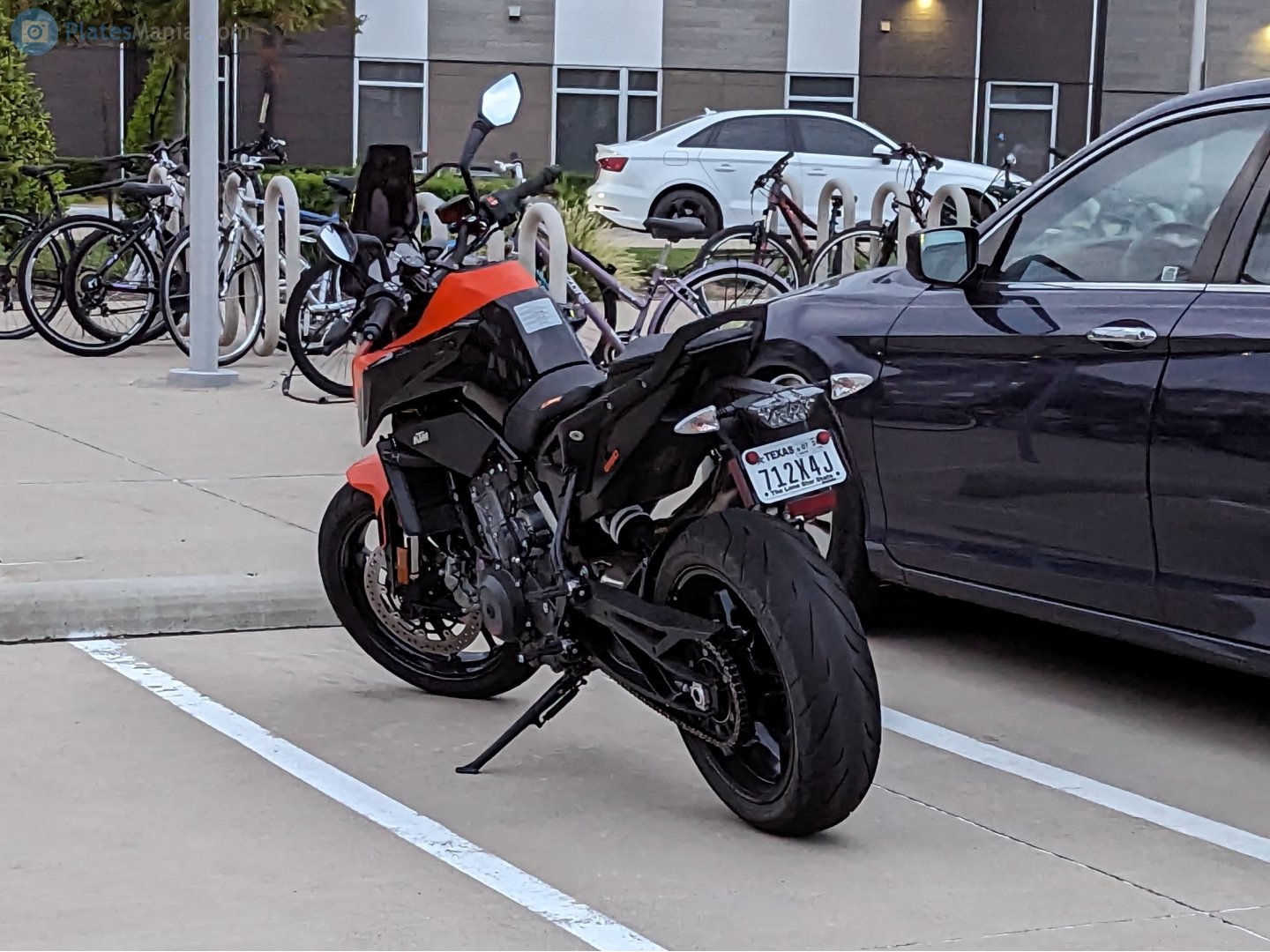 712X4J, KTM Duke 