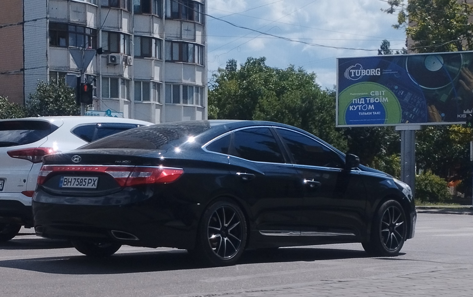 BH 7585 PX, Hyundai Grandeur 5th gen (HG), 2011–2016