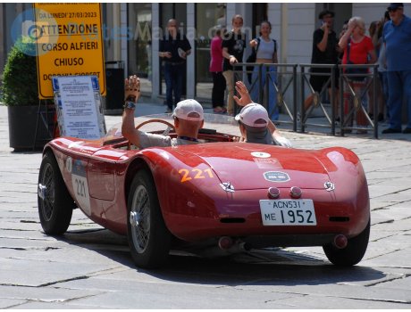 名古屋 531 め 1952, FIAT 1100