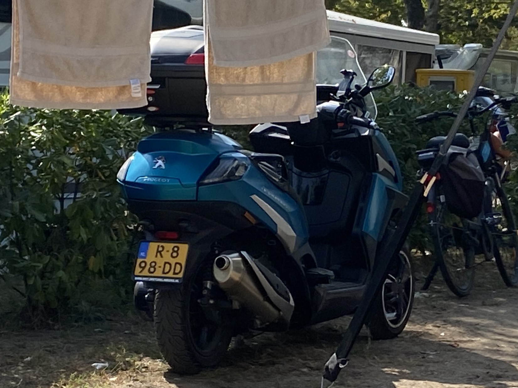 R-898-DD, Peugeot Metropolis 