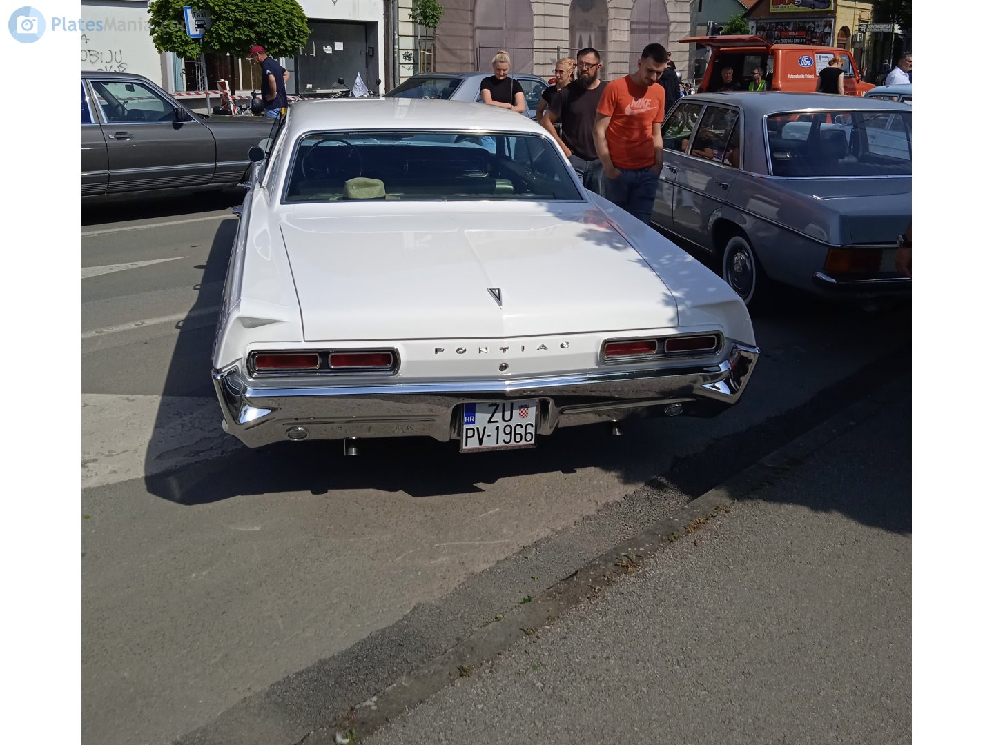 ŽU PV-1966, Pontiac Bonneville 4th gen 1966 4-door Hardtop/Sedan (26239/26269; B-body), 1965–1966