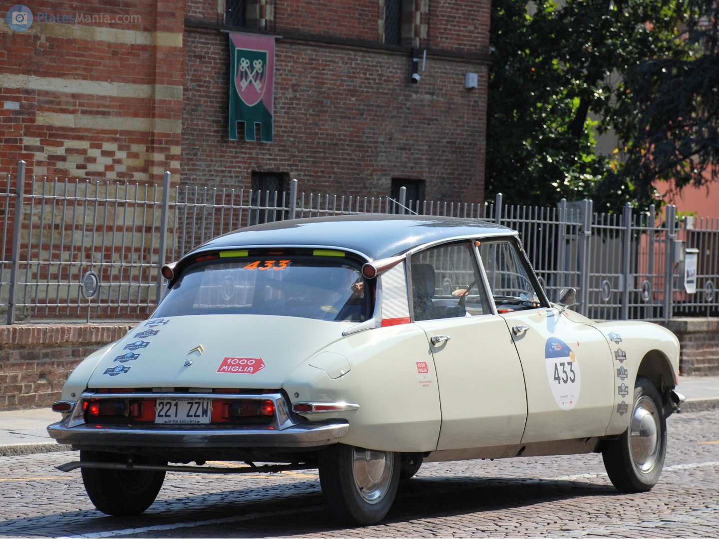 221 ZZW, Citroёn DS/ID 1st gen DS Sedan (VGD; 19/20/21/23), 1955–1975