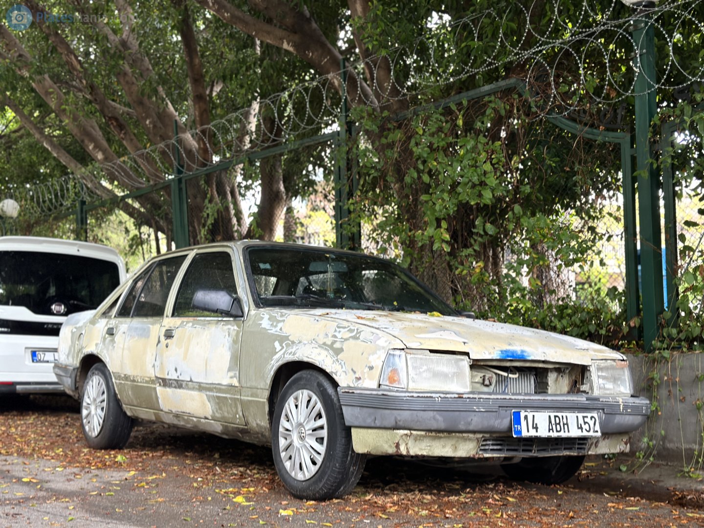 14 ABH 452, Opel Rekord 5th gen Sedan (E2), facelift, 1982–1986