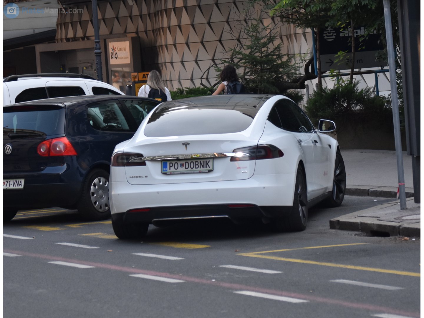 PO DOBNIK, Tesla Model S 1st gen (5YJS), 2012–