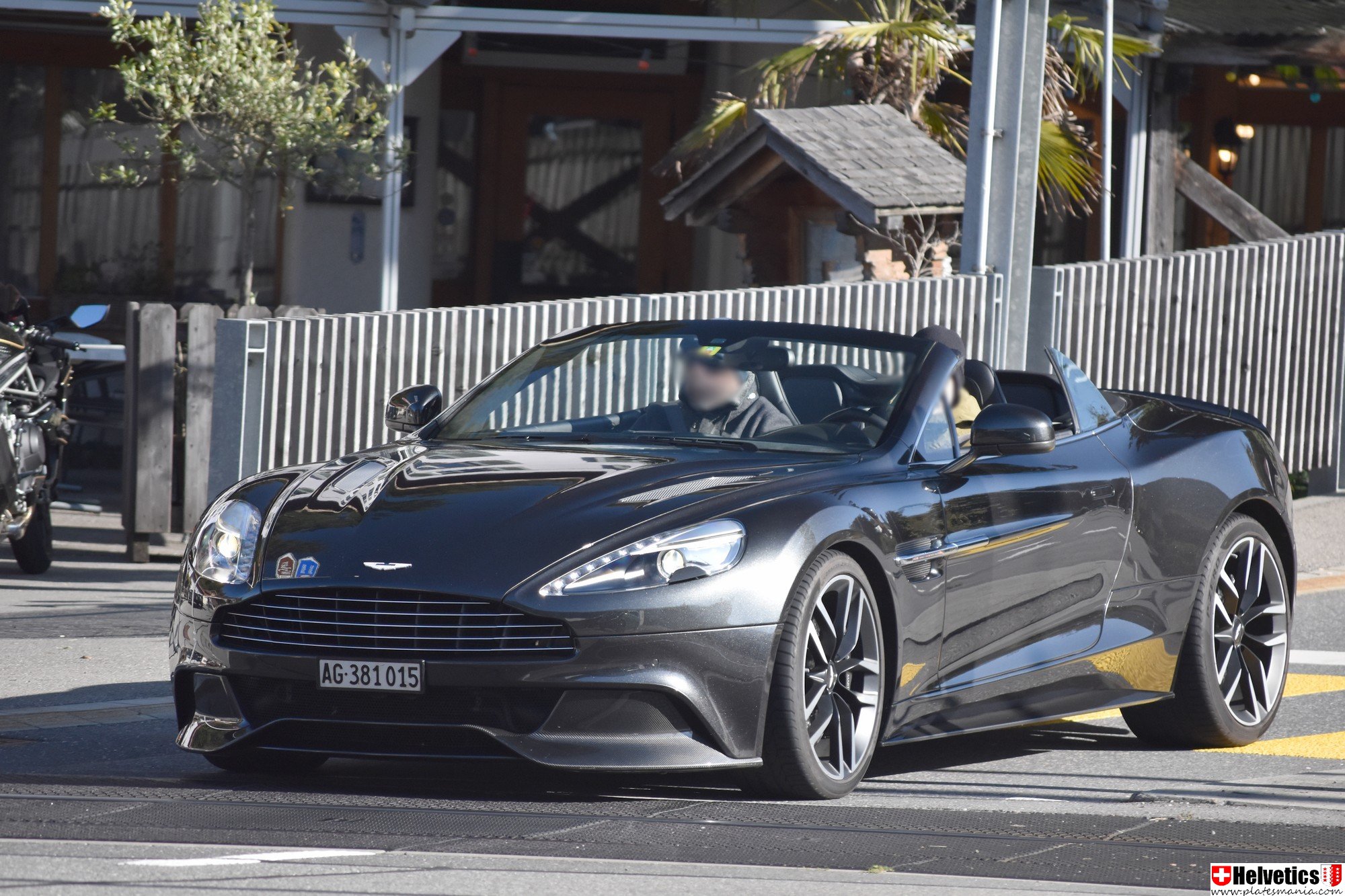 AG 381015, Aston Martin Vanquish 2nd gen Volante, 2013–2018