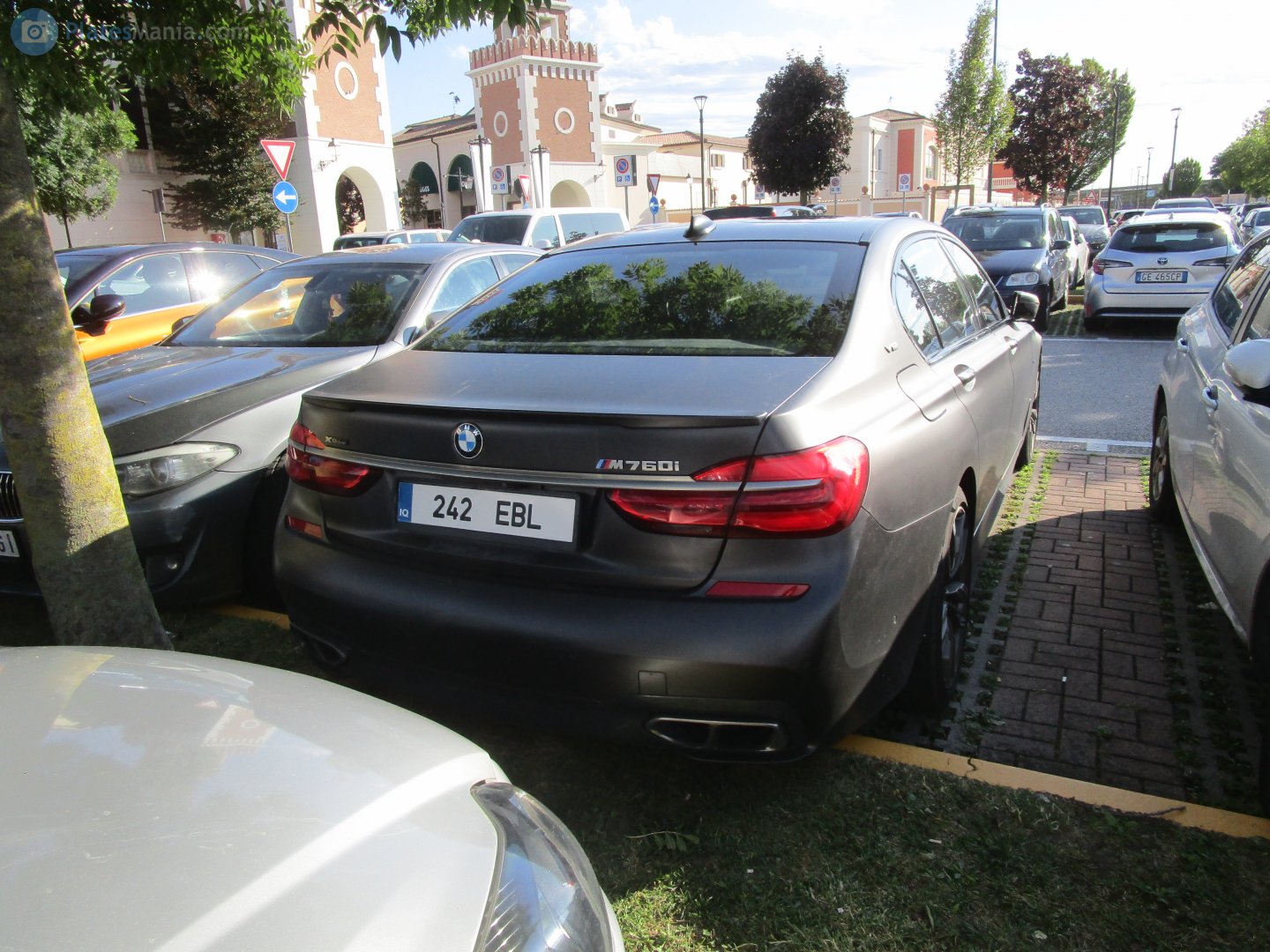 ٢٤٢, BMW 7 Series 6th gen (G11/G12), 2015–2019