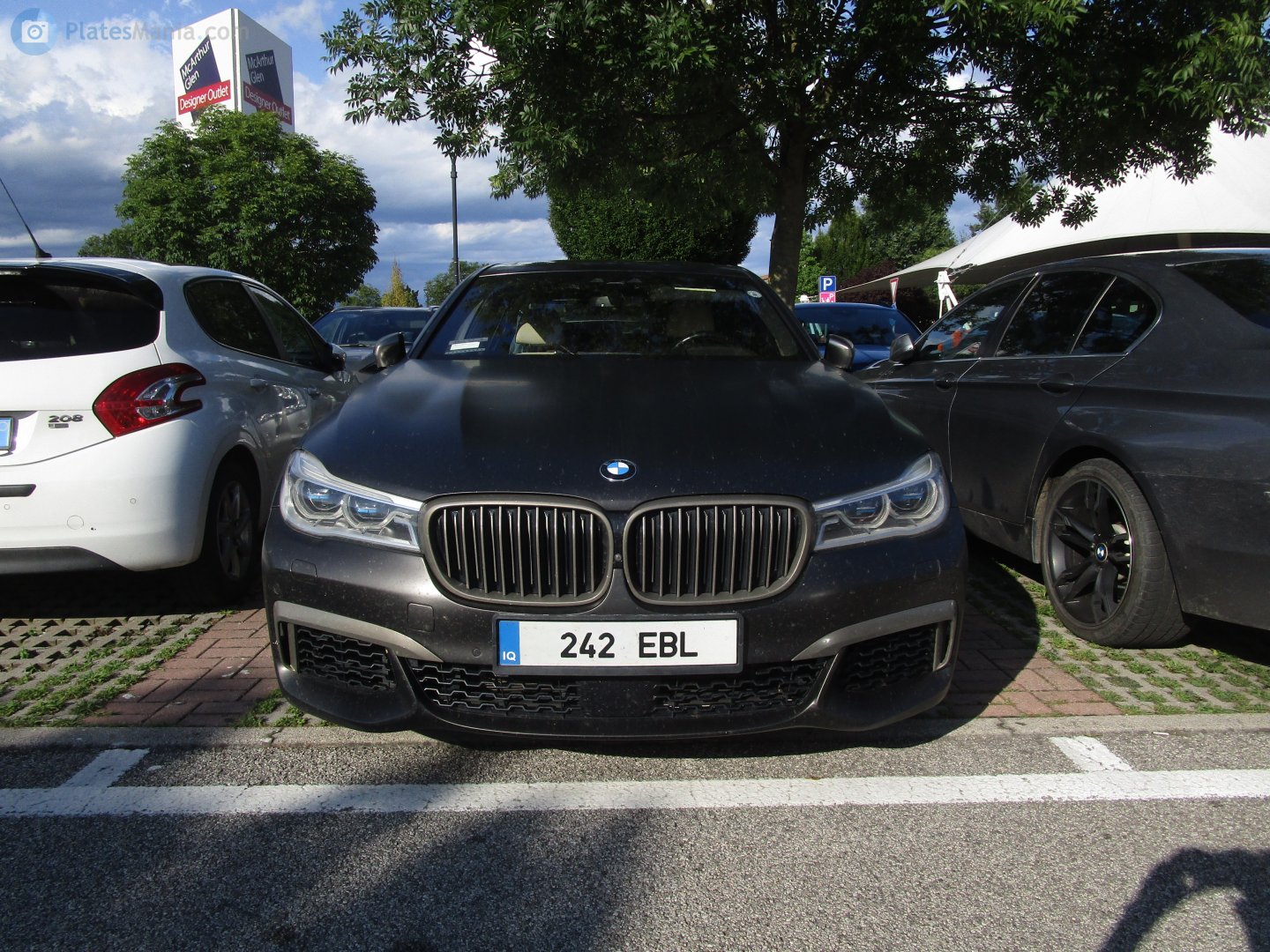 ٢٤٢, BMW 7 Series 6th gen (G11/G12), 2015–2019