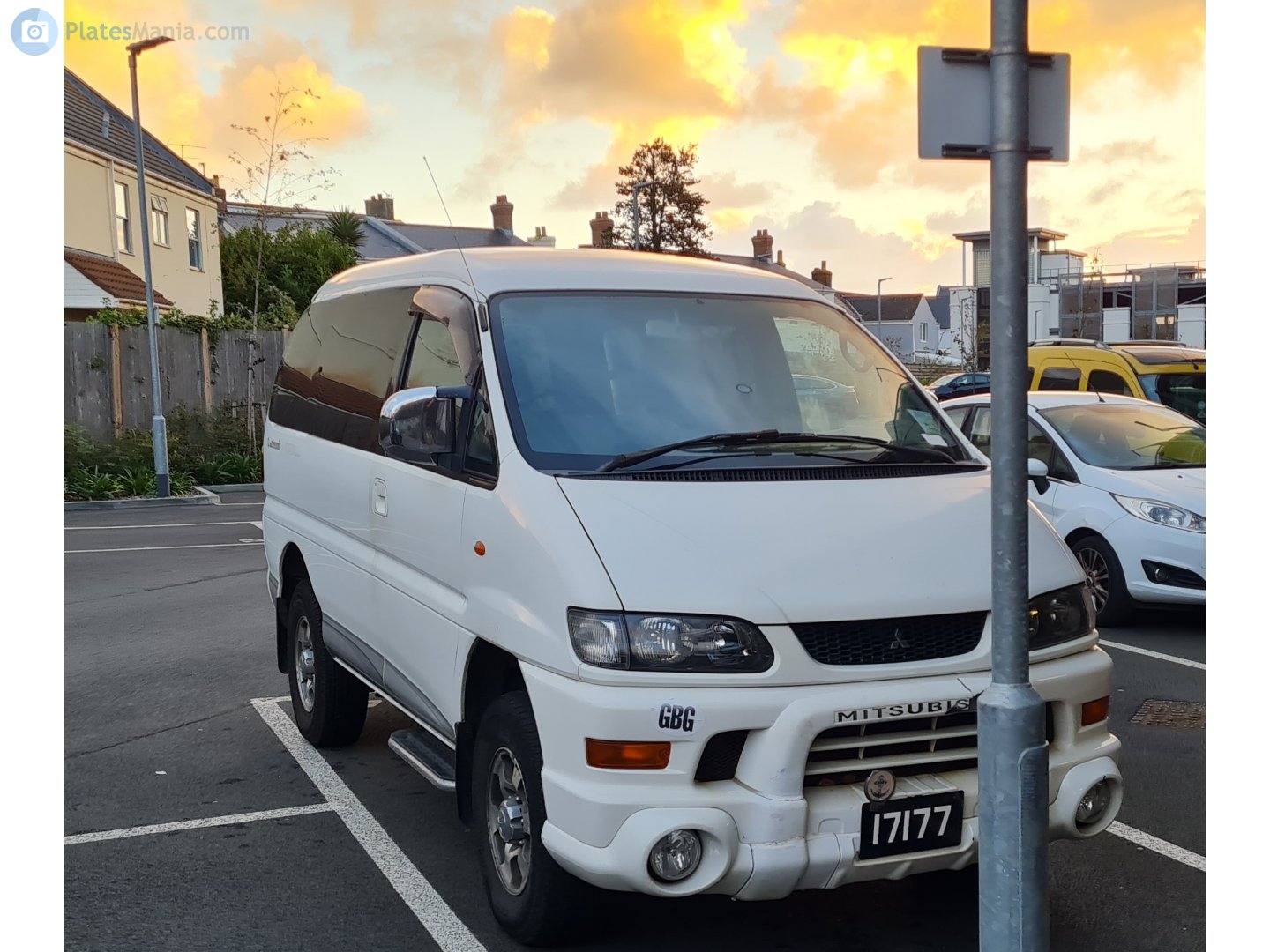 17177, Mitsubishi Delica 4th gen Space Gear, 1994­–2007
