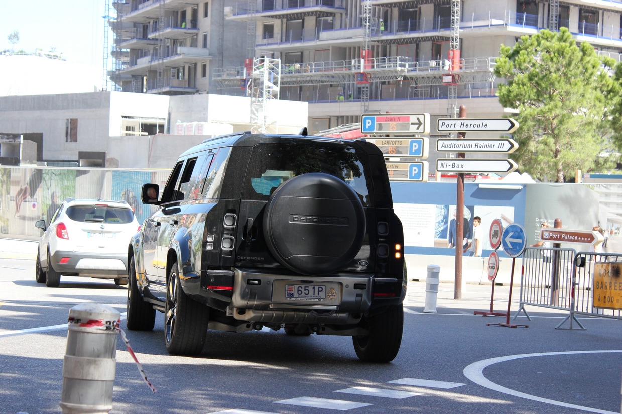 651P, Land Rover Defender 2nd gen 110