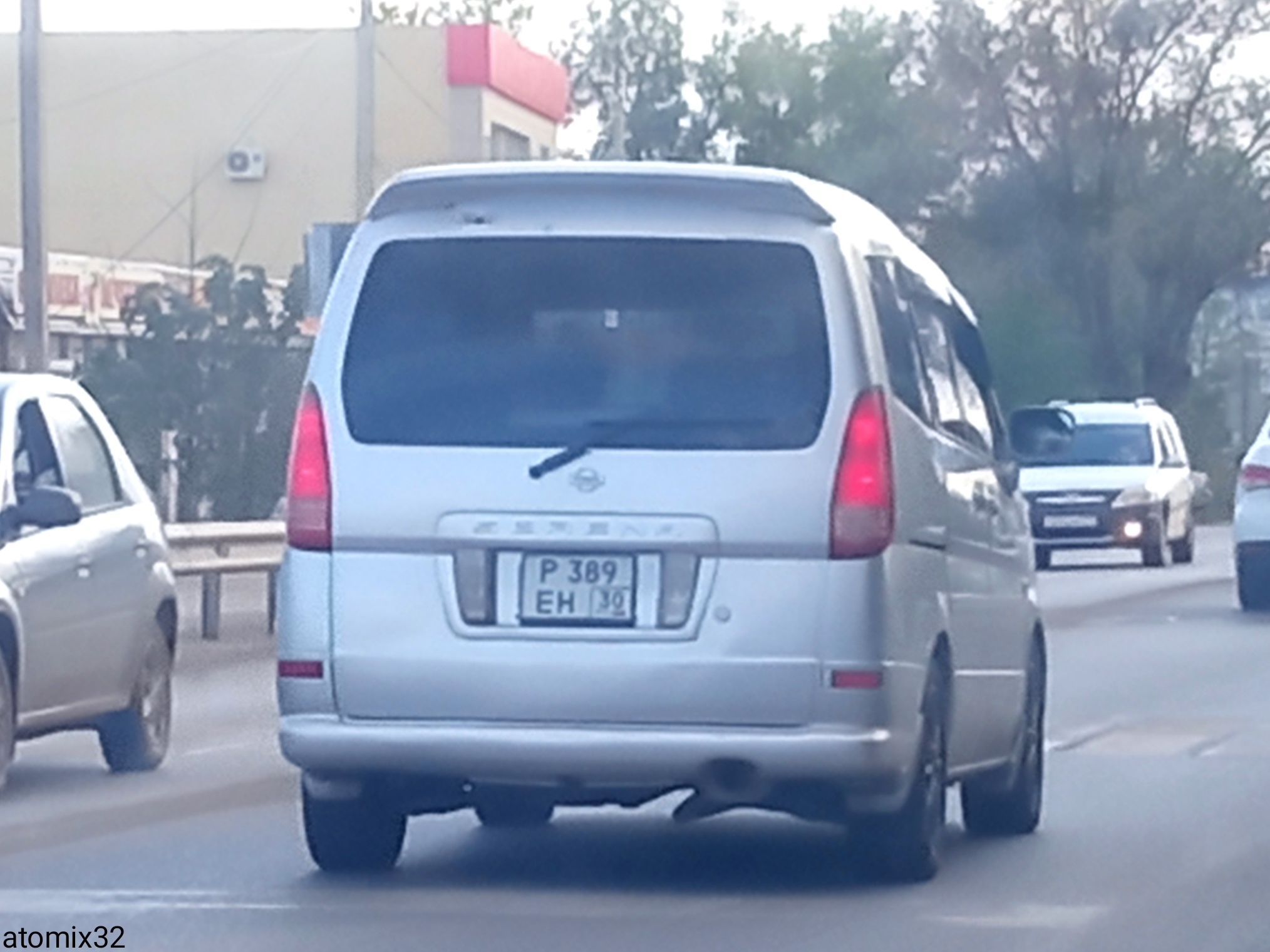 р 389 ен 30, Nissan Serena 