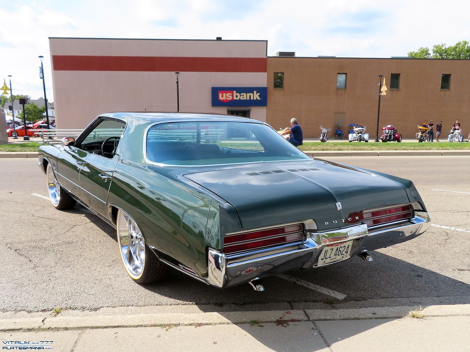 JLZ 4624, Buick LeSabre 4th gen 1971 2-door Hardtop (45237/45437; B-body), 1970–1971