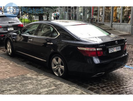 DO 649, Lexus LS