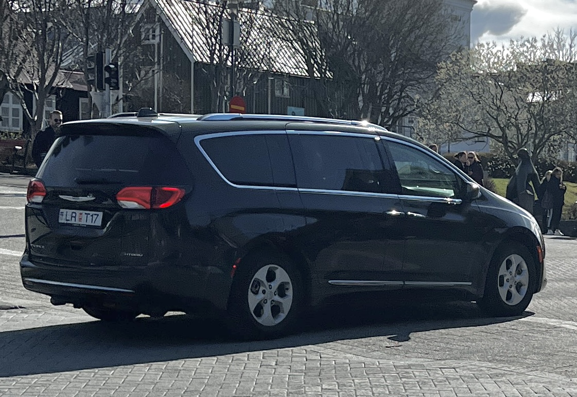 LR T17, Chrysler Pacifica 2nd gen Minivan (RU), 2016–2020