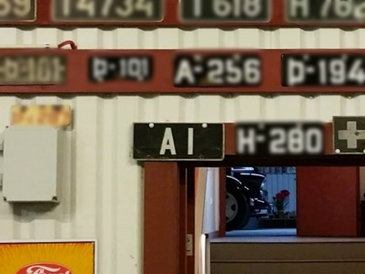 A 1, License plate without vehicle 