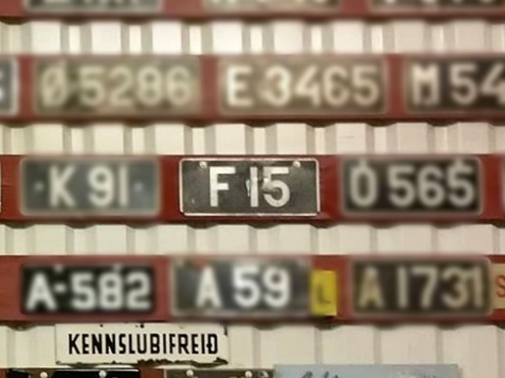 F 15, License plate without vehicle 