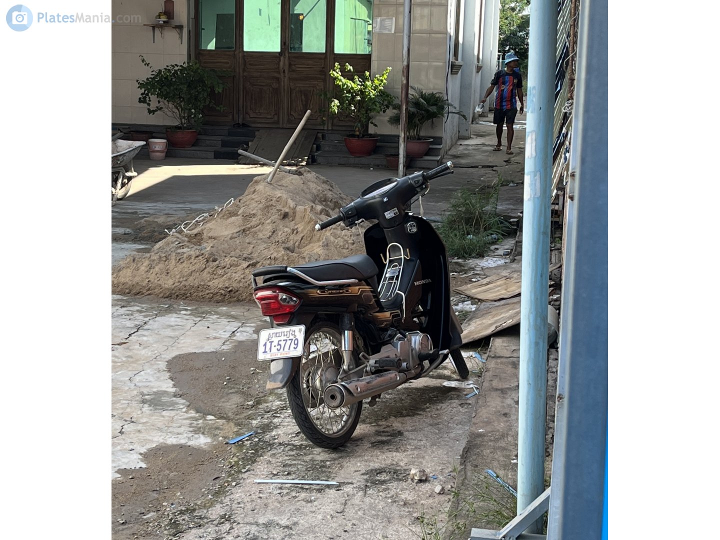 1T-5779, Honda Dream 