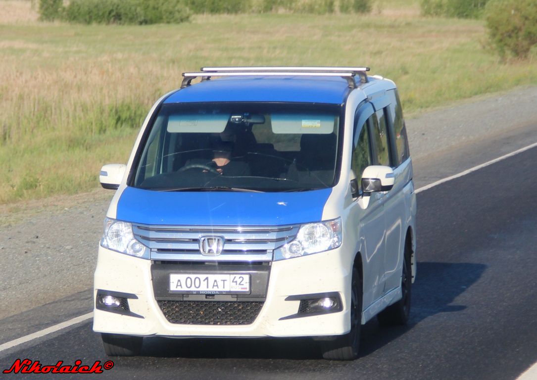 а 001 ат 42, Honda Stepwgn 4th gen Spada (RK1), 2009–2015