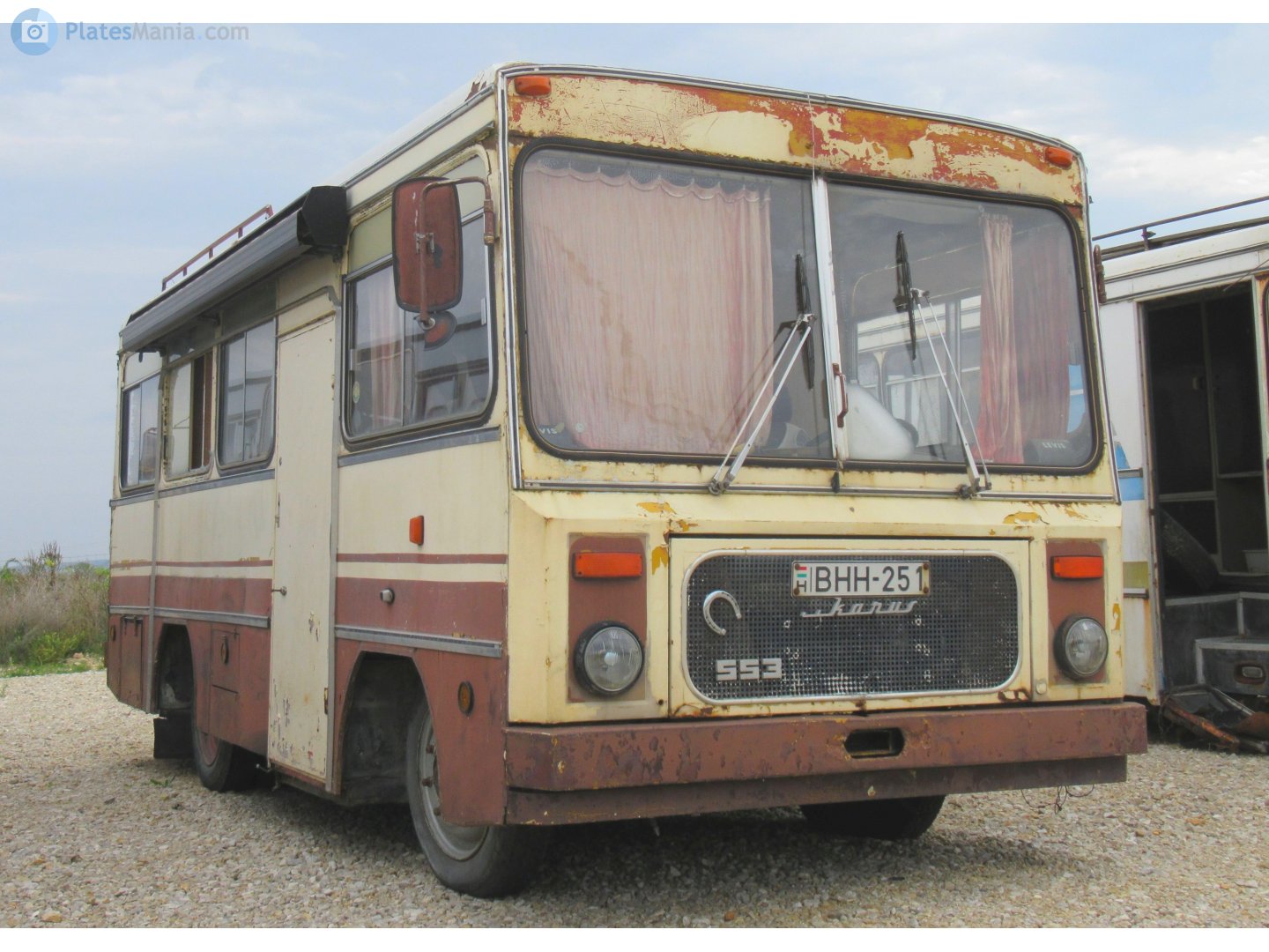 BHH-251, Ikarus 553 