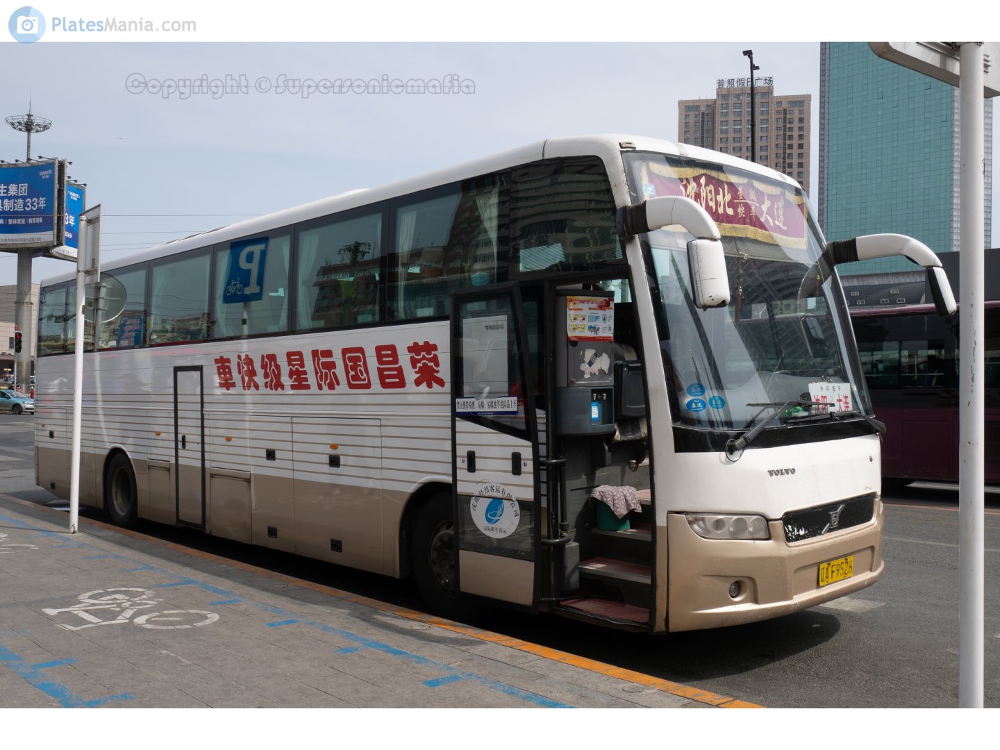 辽A·F9526, Volvo 9800 