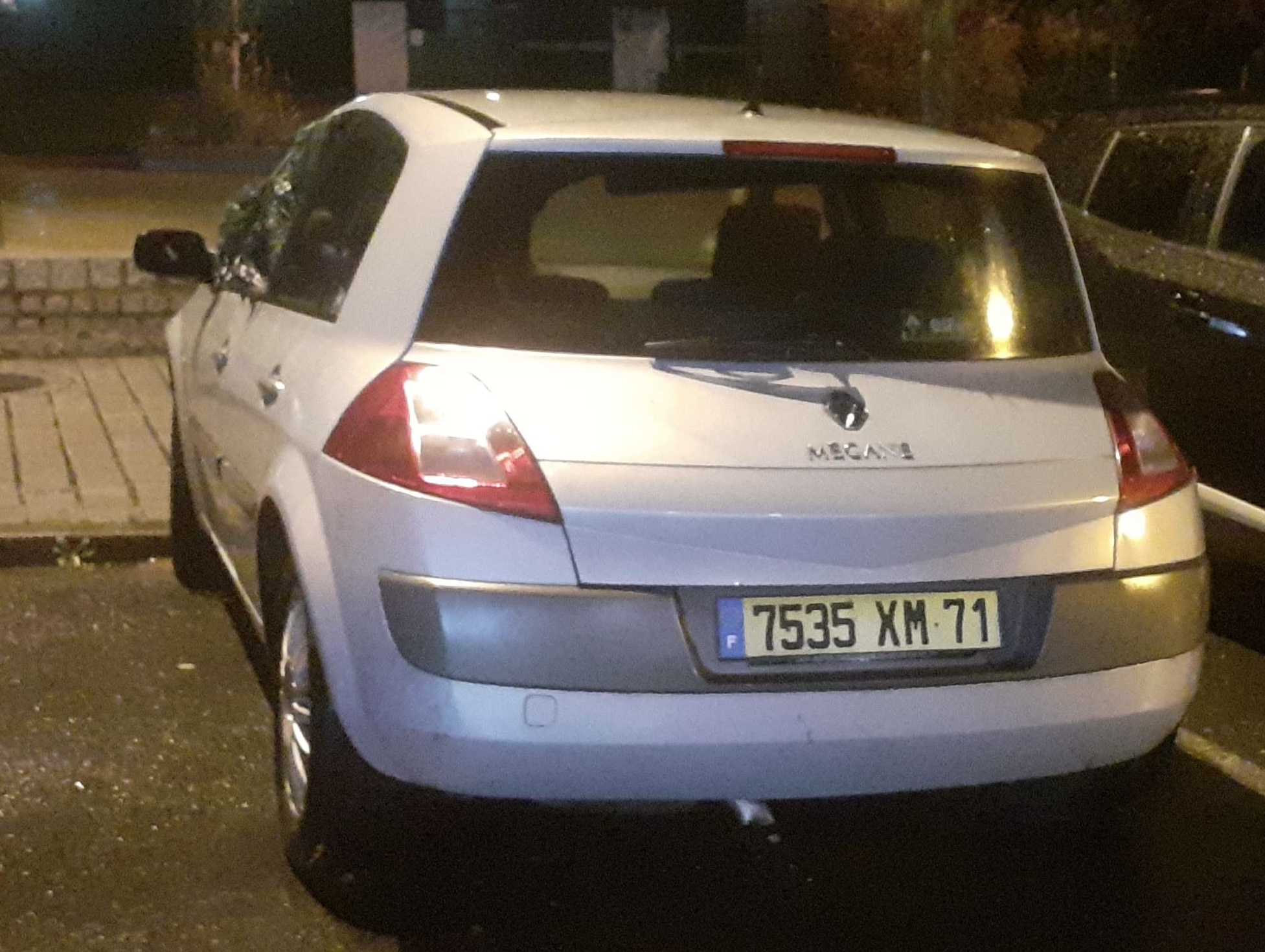 7535 XM 71, Renault Mégane 2nd gen 5-door Hatch (B84), 2002–2009