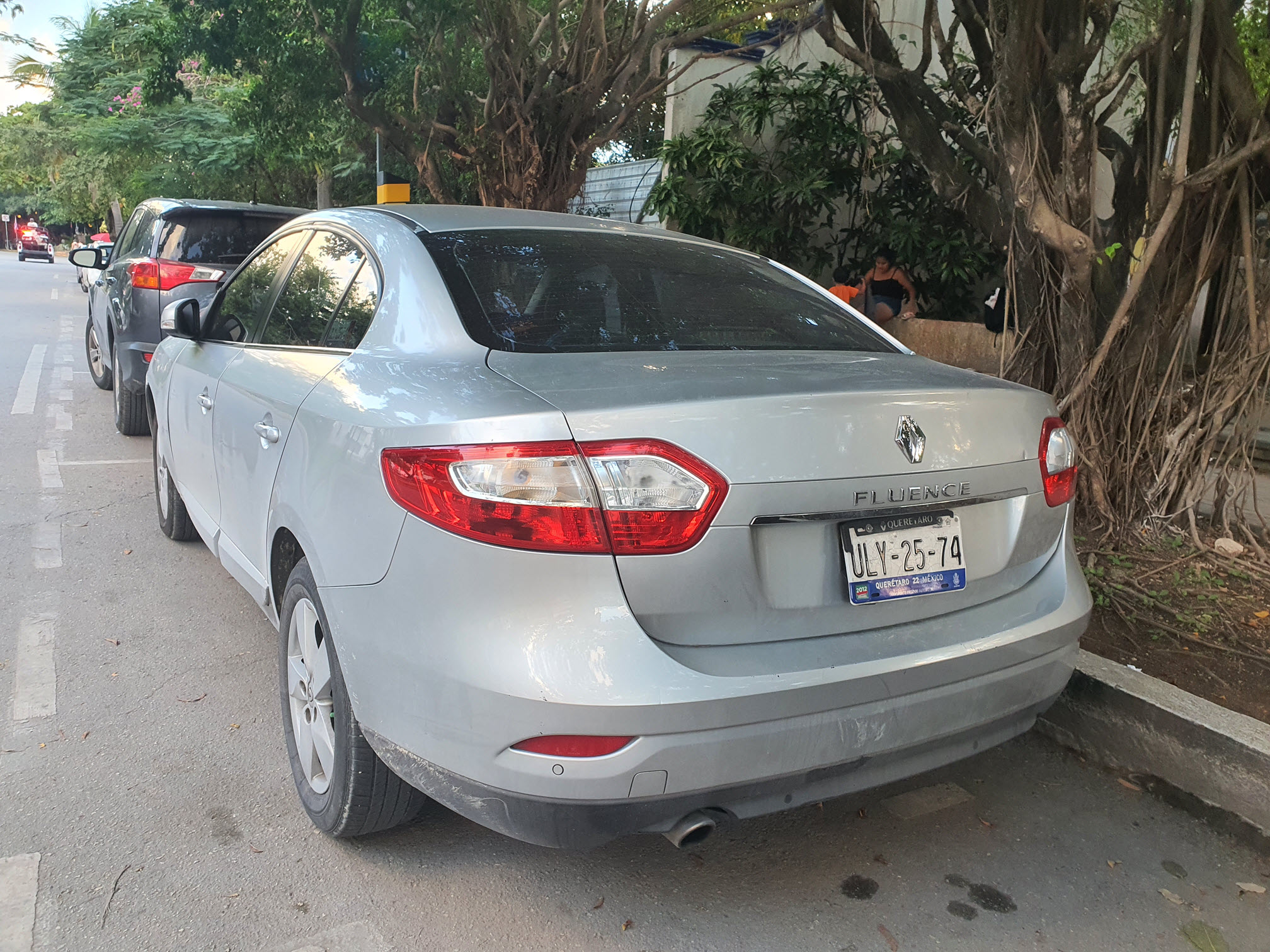 ULY-25-74, Renault Fluence 1st gen (L38), 2009–2020