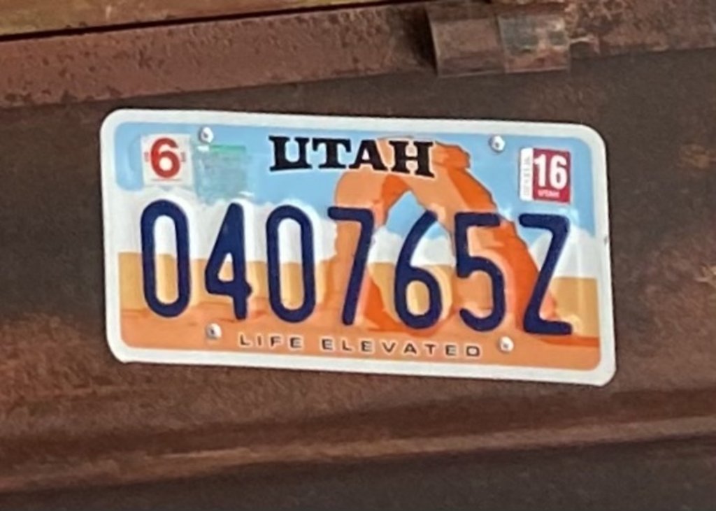 040765Z, License plate without vehicle 