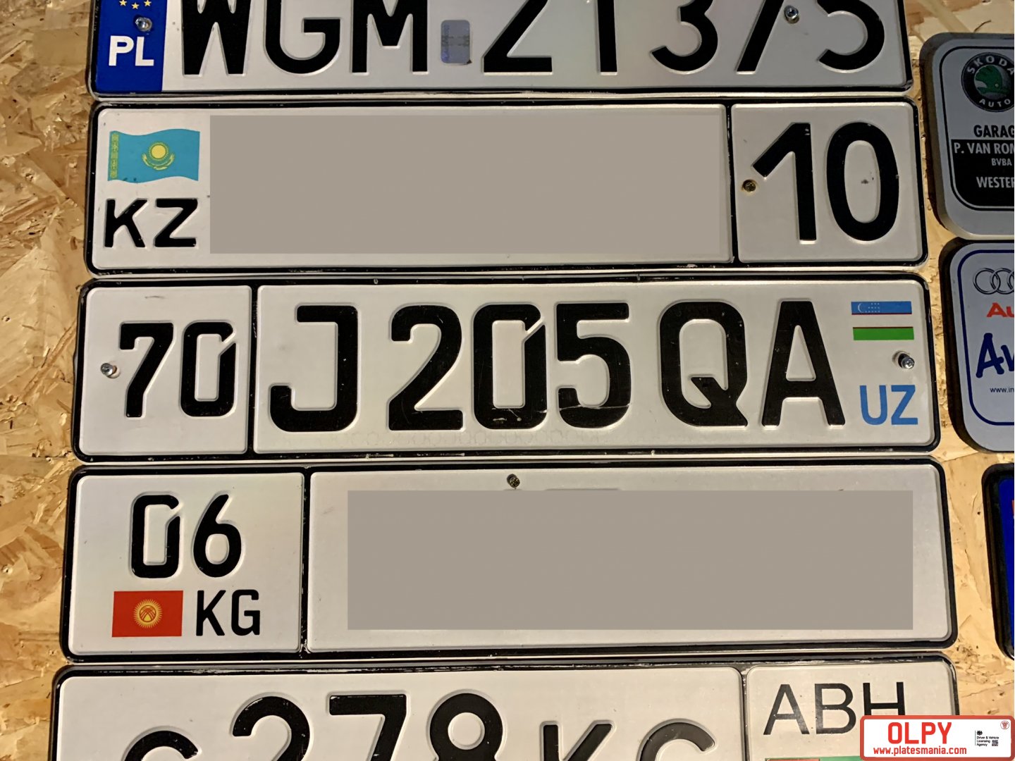 70 J 205 QA, License plate without vehicle 