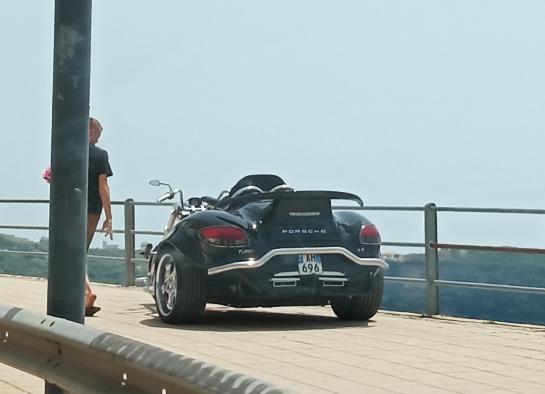 AH 696, Home-made vehicle 