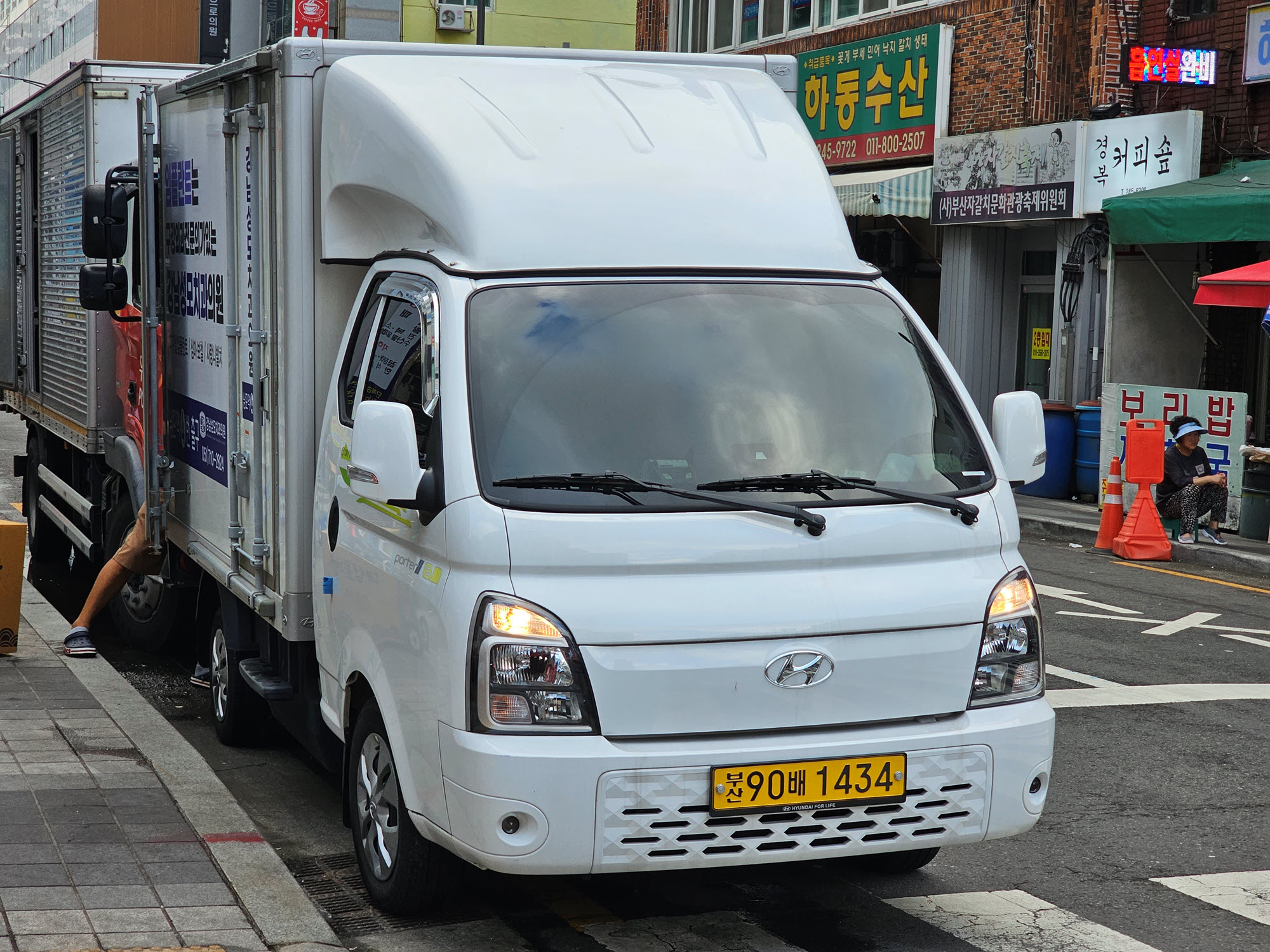 부산90배 1434, Hyundai Porter 4th gen II EV (AU), 2020–