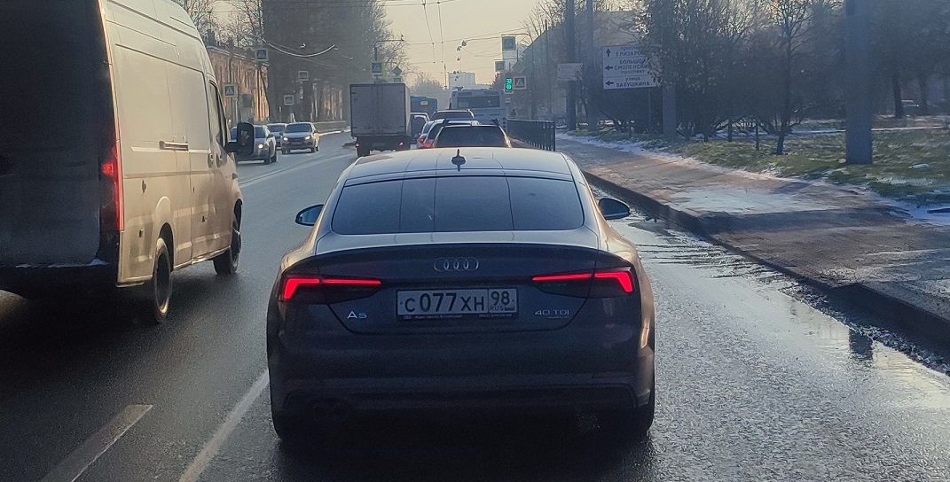 с 077 хн 98, Audi A5 