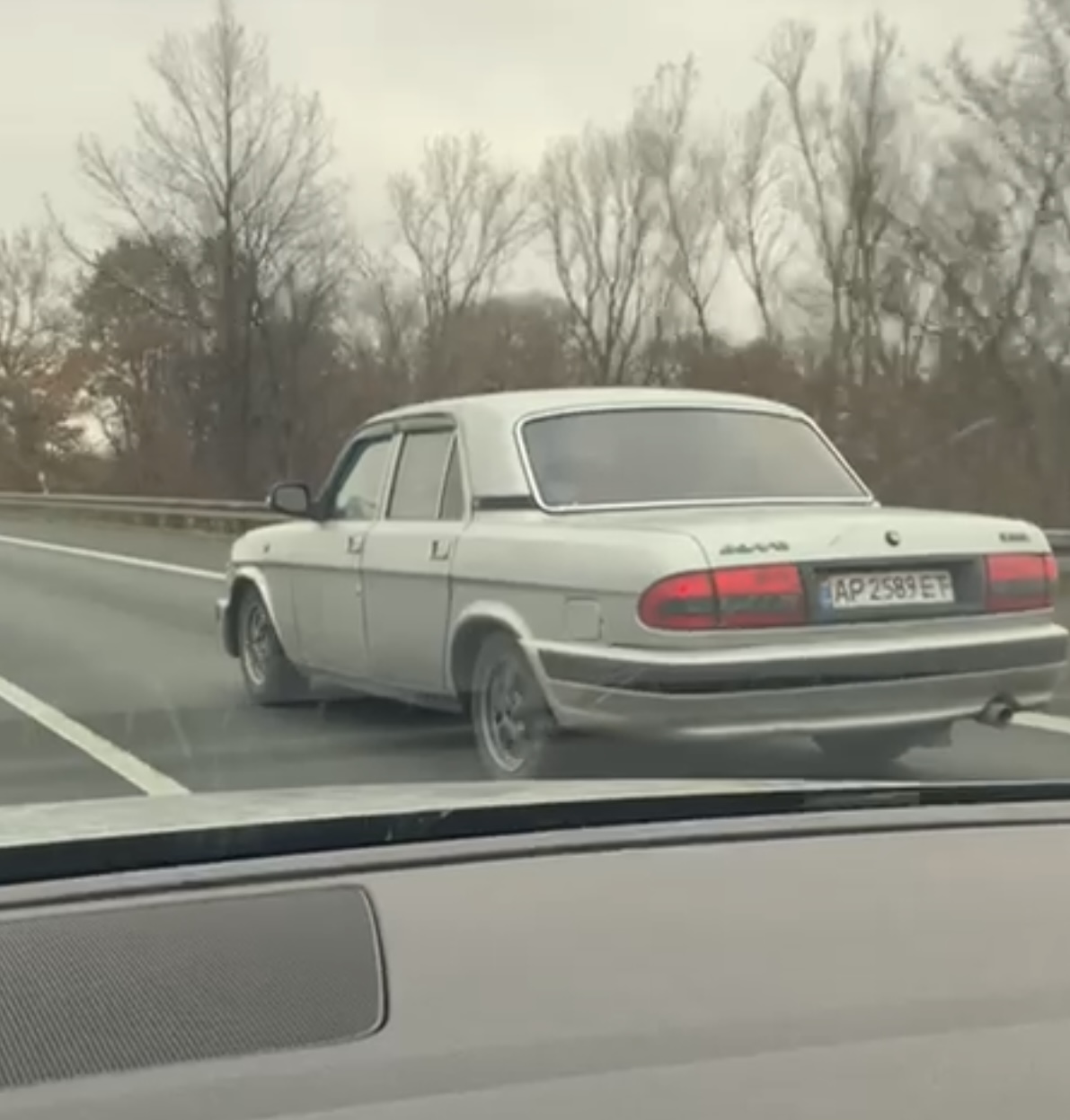 AP 2589 ET, GAZ 3110 Волга 1997–2004