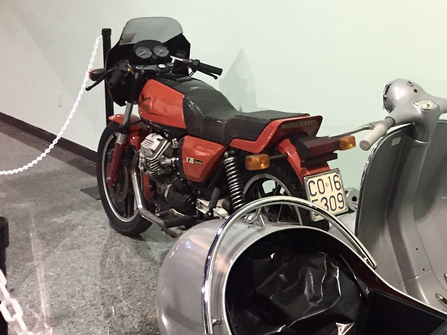 CO 165309, Moto Guzzi V35 