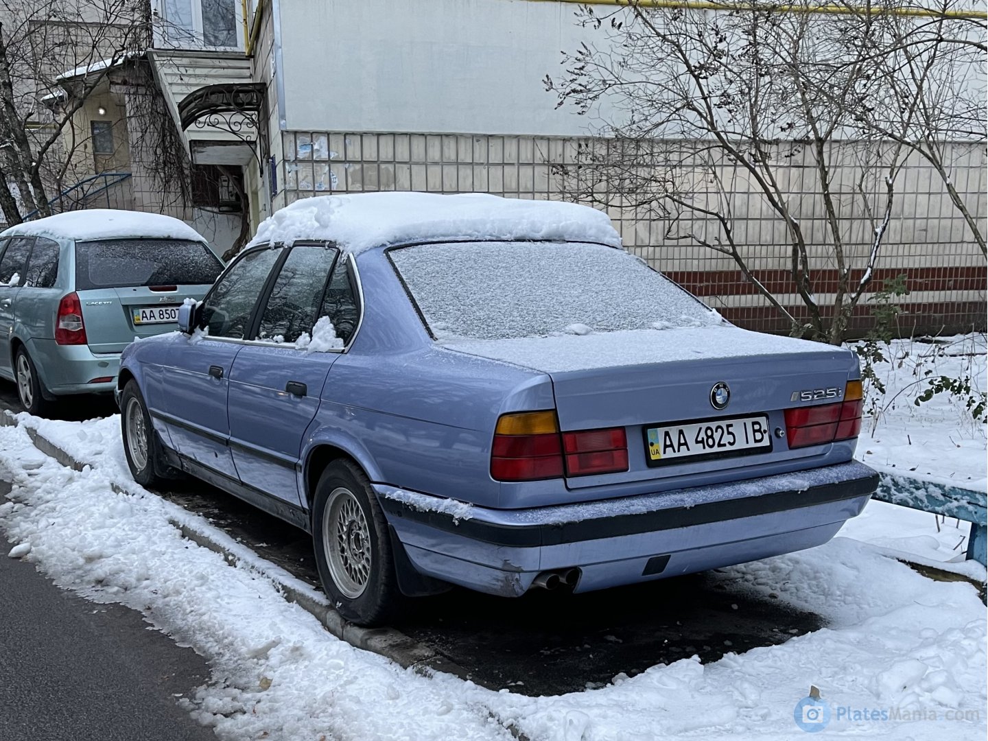 AA 4825 IB, BMW 5 Series 3rd gen Sedan (E34), 1988–1995