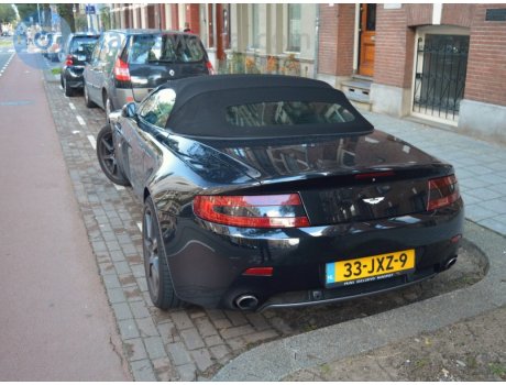 33-JXZ-9, Aston Martin V8 Vantage