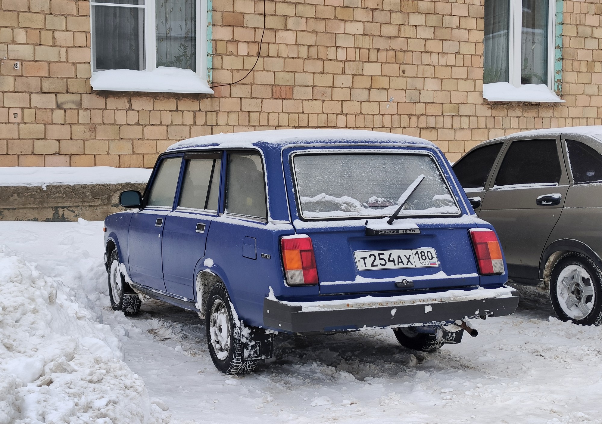 т 254 ах 180, Lada (VAZ) 2104 Жигули (Nova / Riva / 1300 / 1500), 1984–2012