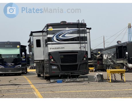 808 NDC, Tiffin Phaeton