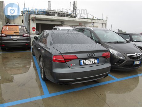 AC 799 ZZ, Audi S8