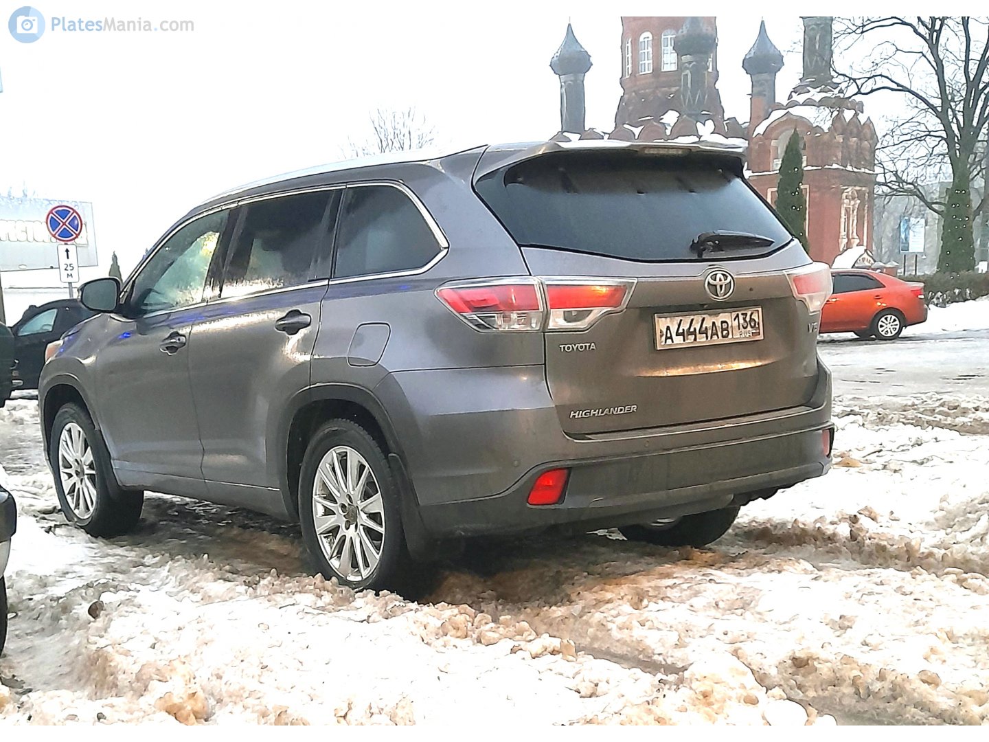 а 444 ав 136, Toyota Highlander 