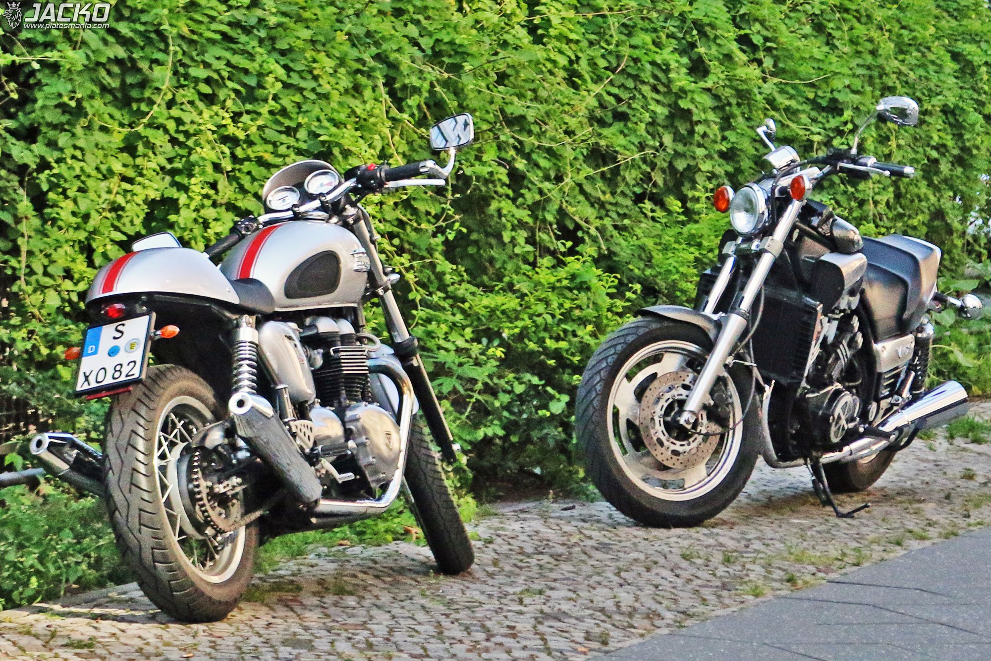 S XO 82, Triumph Motorcycles Thruxton 