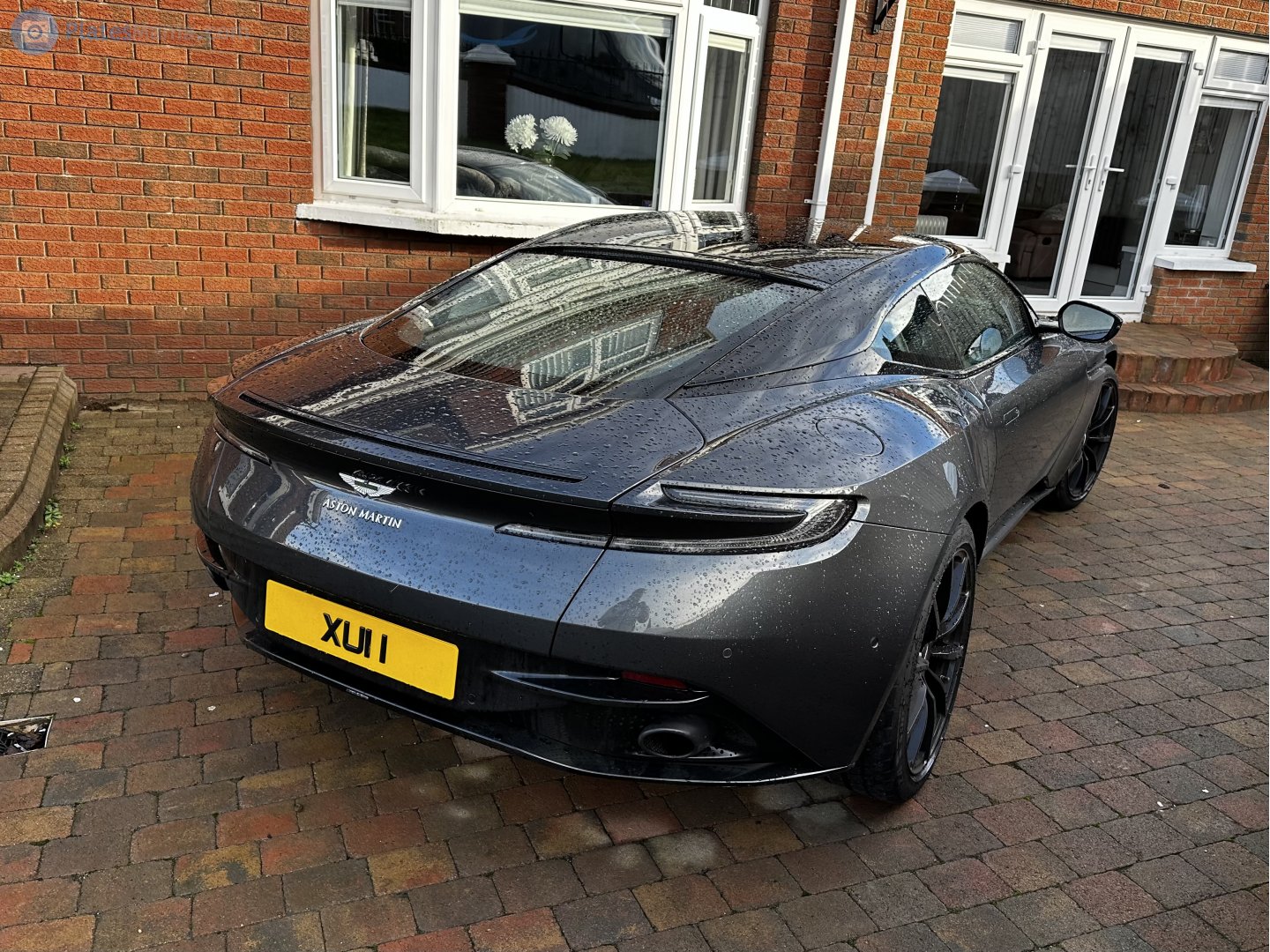 XUI1, Aston Martin DB11 Coupé (AM5), 2016–2023