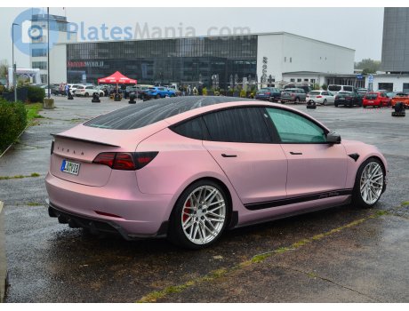 LÖ YI 8, Tesla Model 3