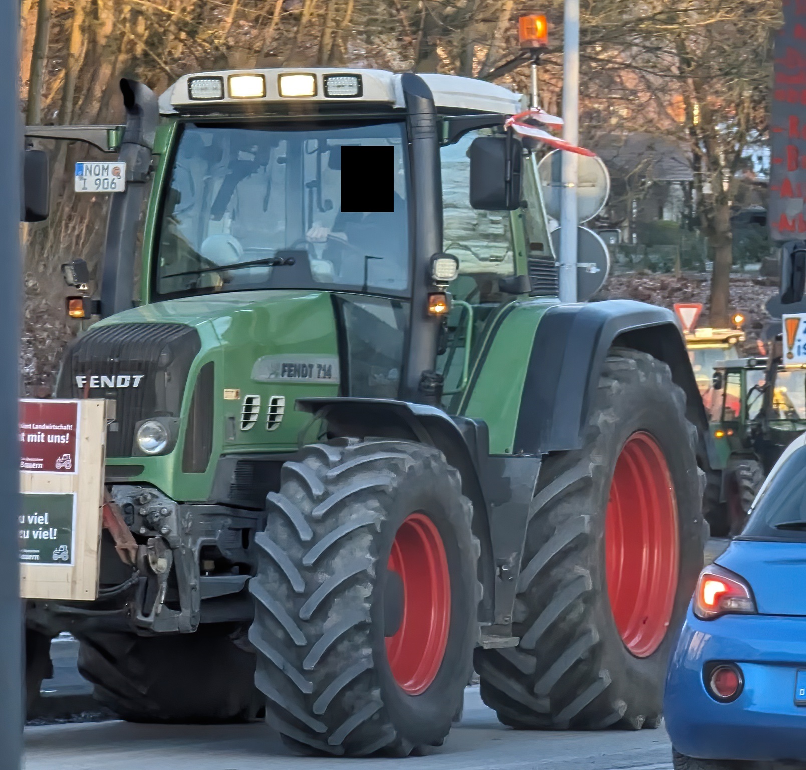 NOM I 906, Fendt 700-Series 