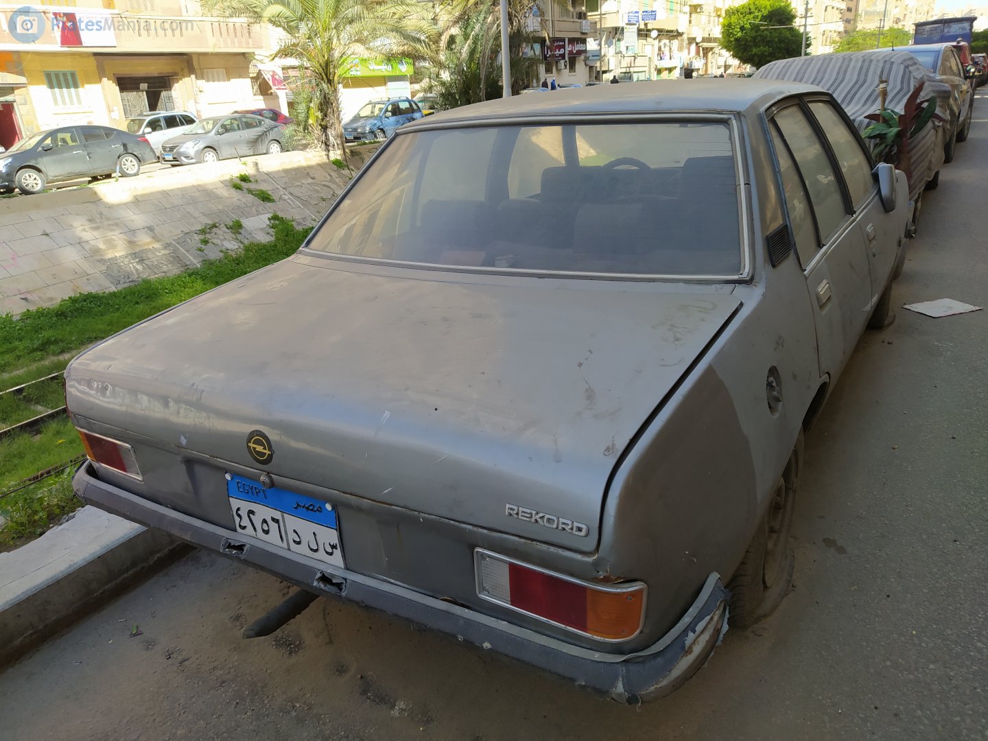 ٤٢٥٦ دلس, Opel Rekord 4th gen 4-door Sedan (D), 1972–1977