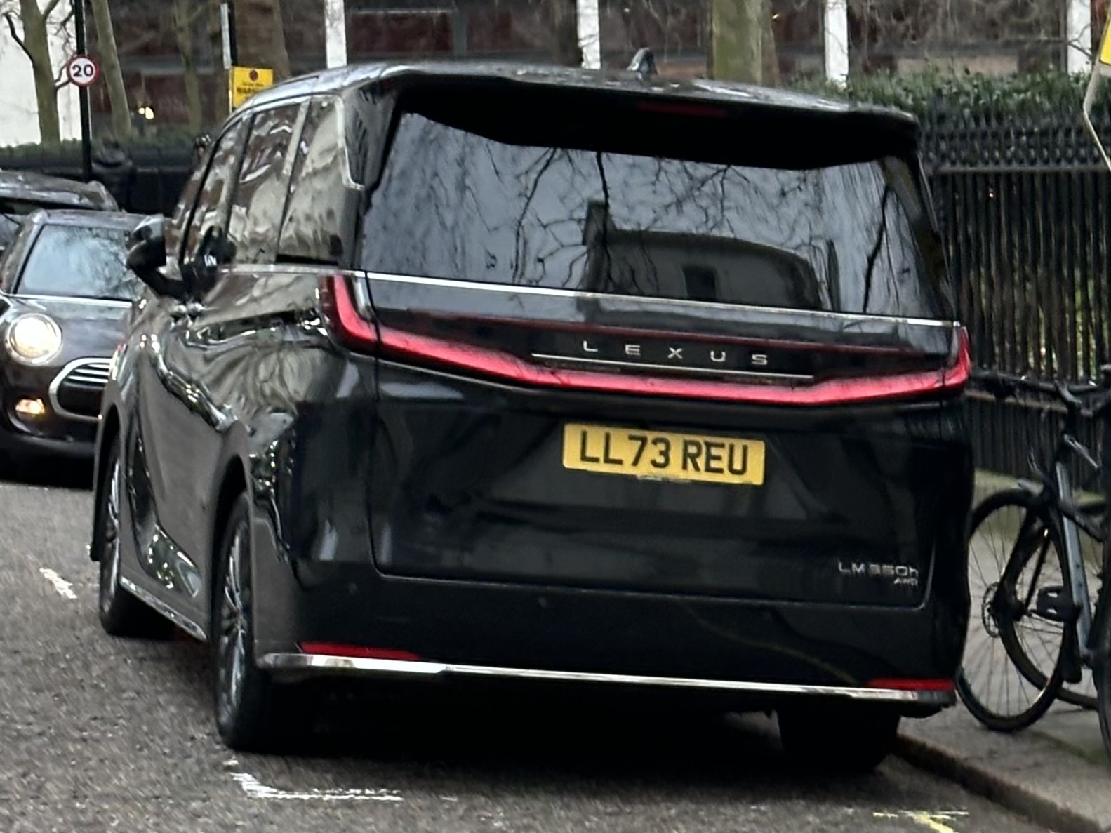 LL73REU, Lexus LM 2nd gen (AW10), 2023–