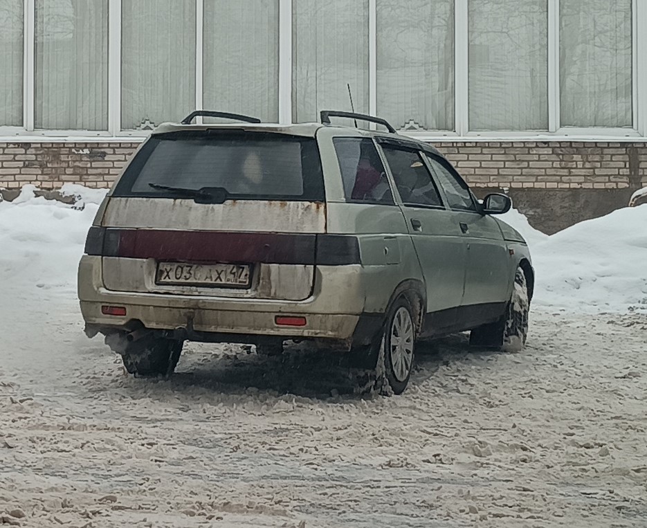 х 030 ах 47, Lada (VAZ) 2111 