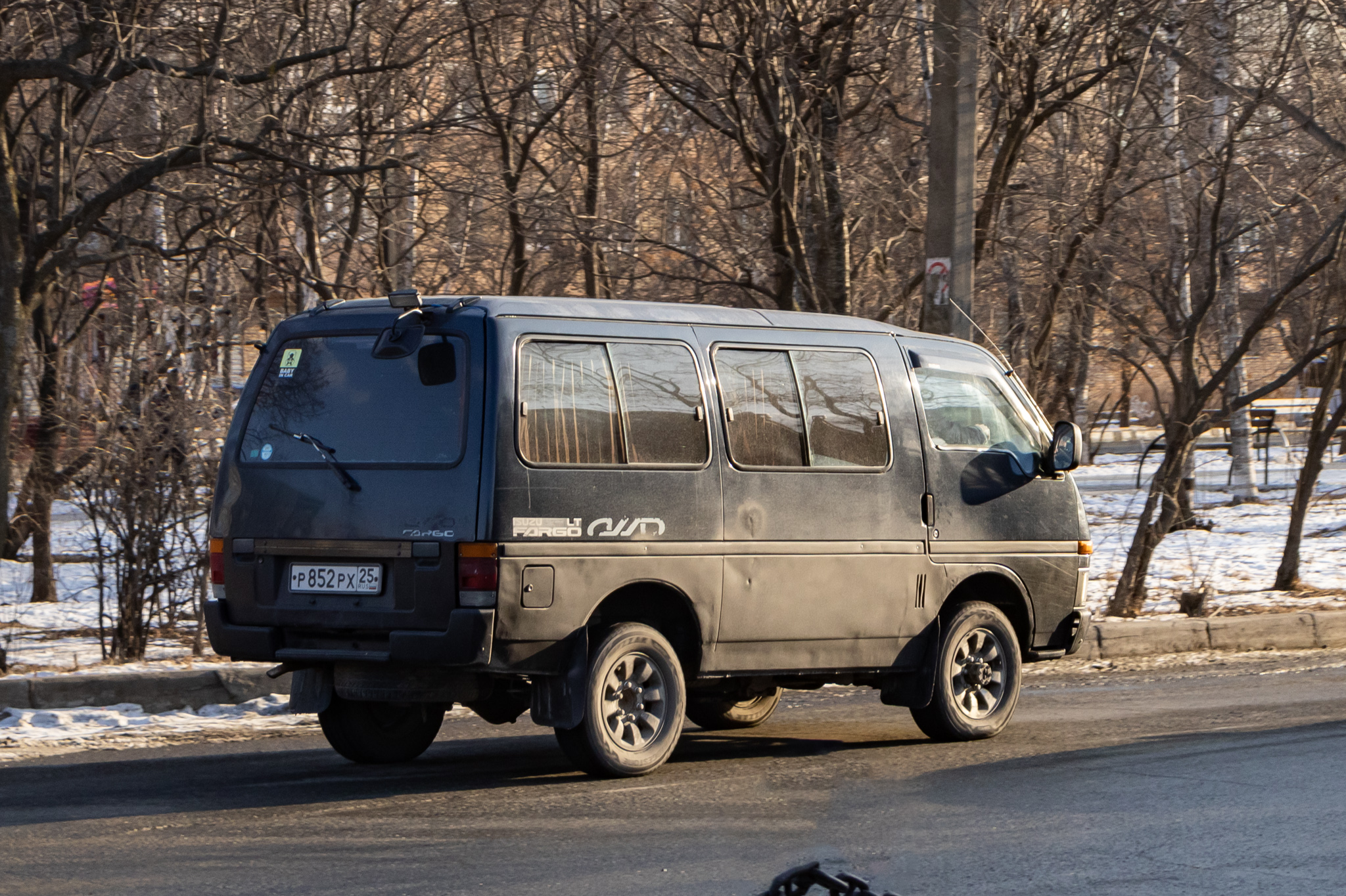р 852 рх 25, Isuzu Fargo 1st gen (WFR62), Van, 1980–1995