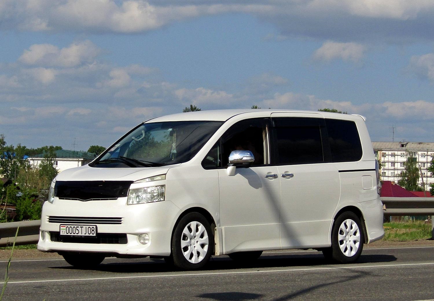 0005TJ08, Toyota Voxy 2nd gen (R70), 2007–2014