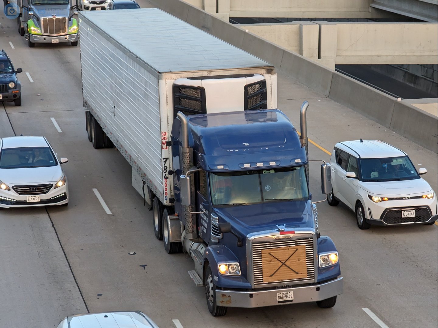 R60-9428, Freightliner 122SD 