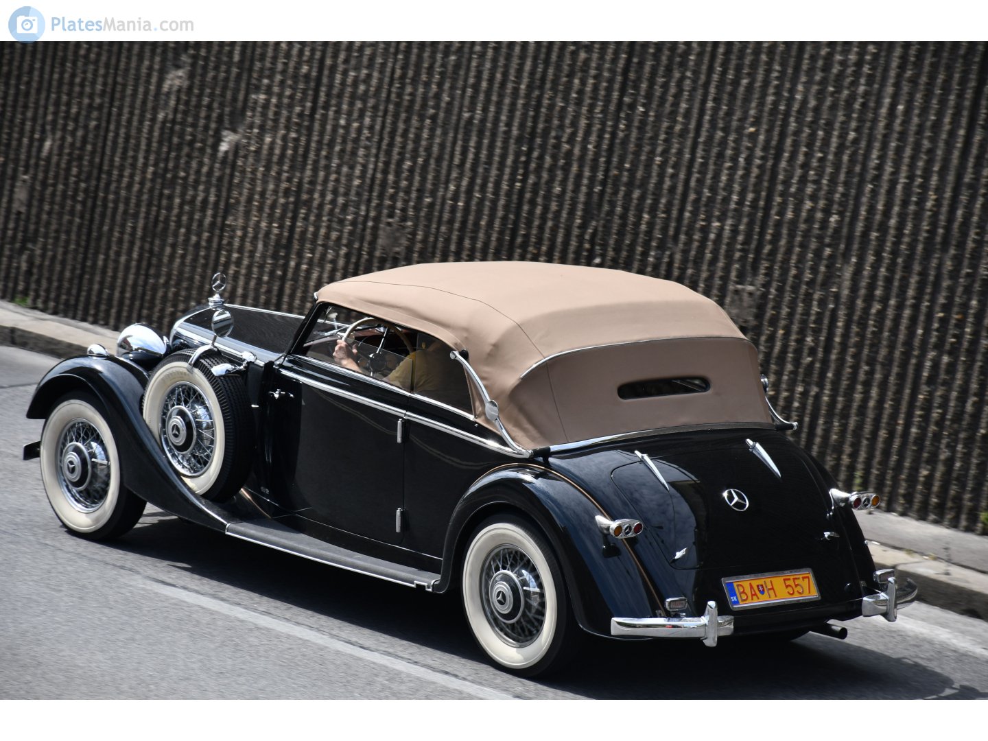 BA H 557, Mercedes-Benz 320 