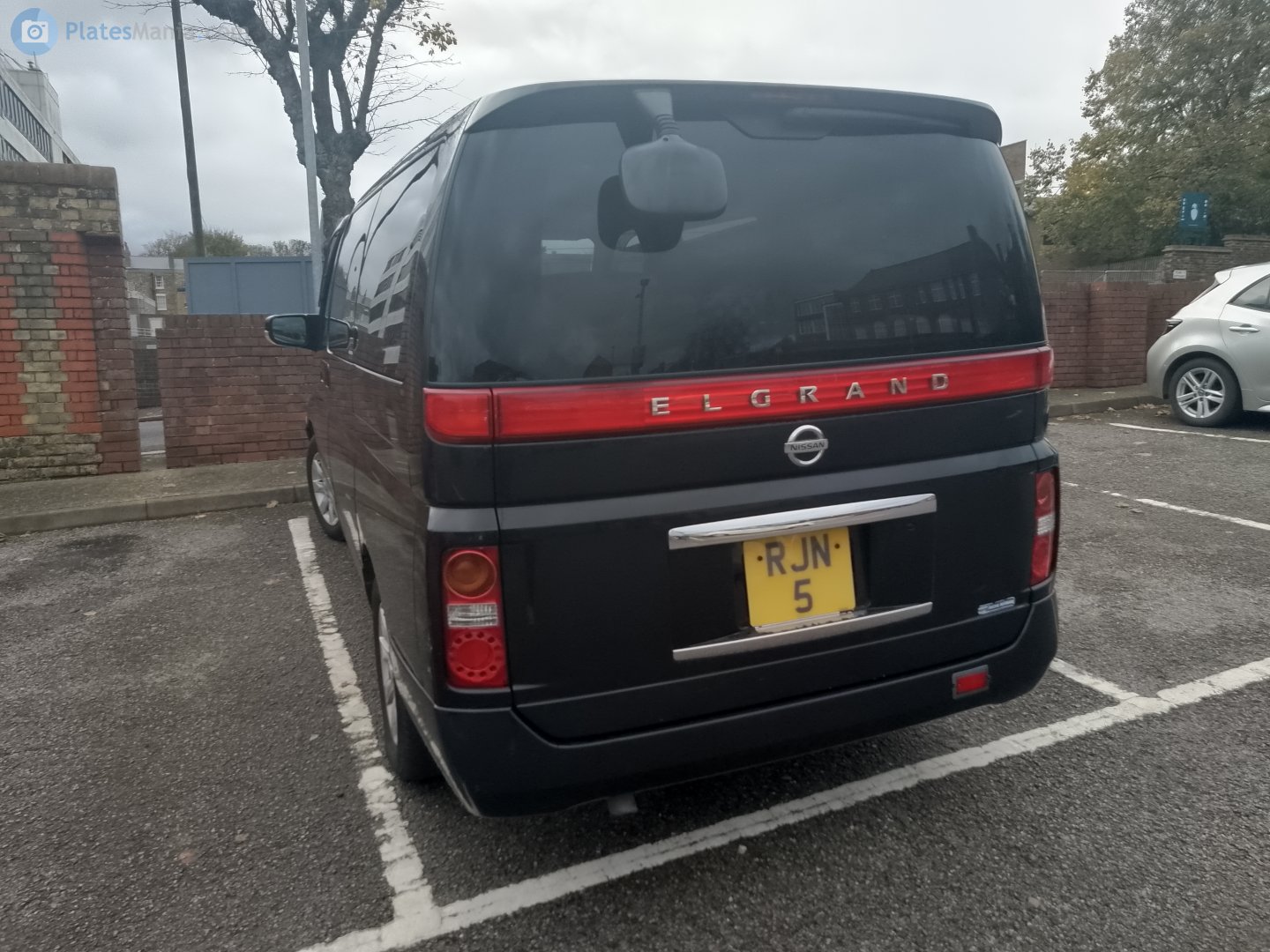 RJN5, Nissan Elgrand 2nd gen (E51), 2002–2010